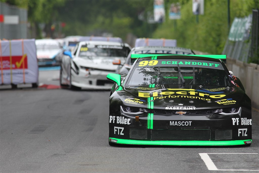 Frederik Schandorff ankom i finalen som den første kører i rundkørslen ved Marselisborg Slot. Bag sig havde han Max Klinkby-Silver, som senere blev overhalet af Ronnie Bremer.
(Foto: DTC - Henning Smed)